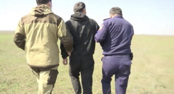 Полицейские показали погоню за нарушителем, рвущимся в карантинную зону