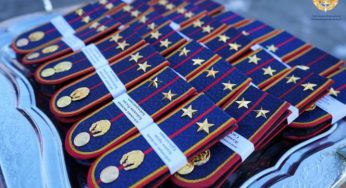 70 сотрудников полиции получили первые офицерские погоны