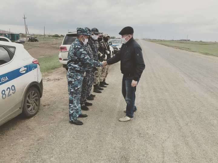 Аким Камыстинского района поблагодарил сотрудников на блок-посту «Жайылма»