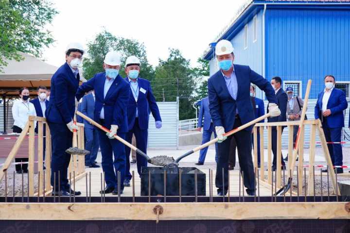 Вакцину против коронавируса будут производить в Жамбылской области — Аскар Мамин дал старт строительству завода