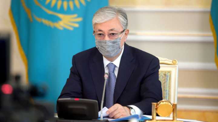 Токаев поручил урегулировать проблему с повышением цен в аптеках