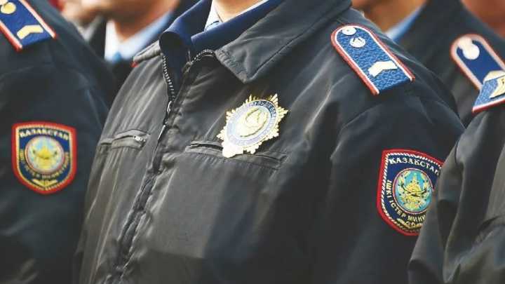 Полицейского начальника наказали за рукоприкладство