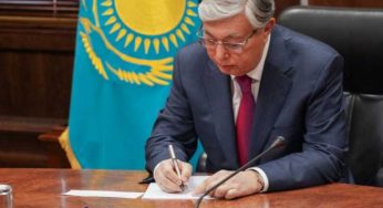 В Казахстане официально запретили подарки госслужащим и членам их семей