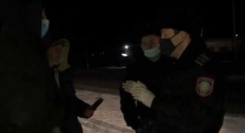 На трассе возникли трудности с машиной: полицейские спасли 3 мужчин