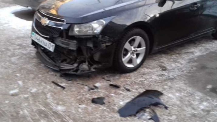 Сразу несколько автомобилей разбил неизвестный в Костанае