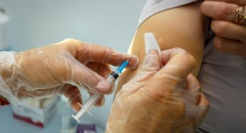 Информацию о «чипировании» под видом вакцинации прокоментировали в Минздраве