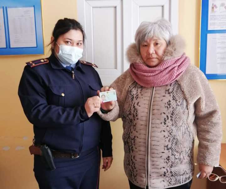 Денисовские полицейские помогли девушке получить удостоверение личности