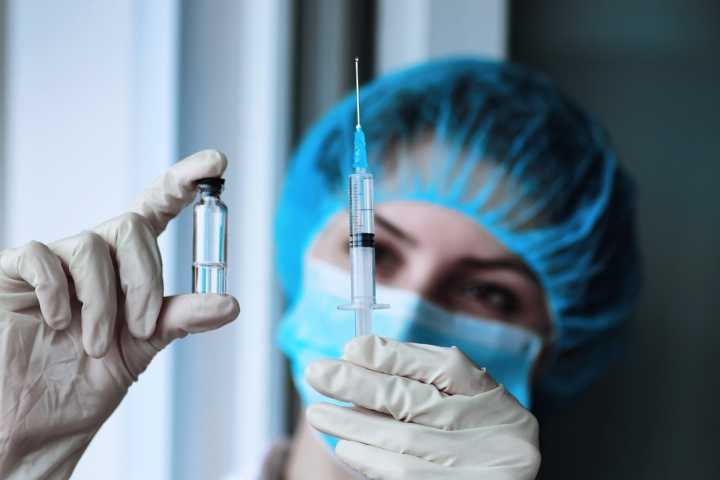 Сколько доз вакцины поступит в каждый регион, сообщил Цой