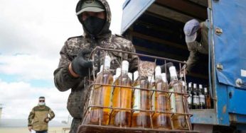 Около 5 тыс. бутылок спиртного слили в канализацию в Костанае