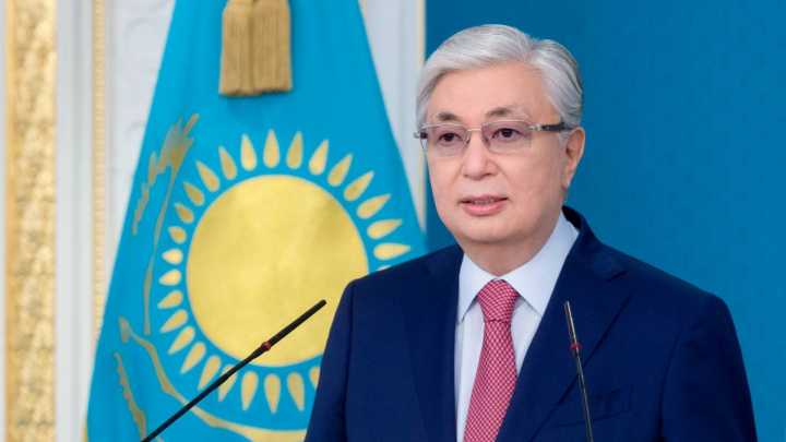 Токаев поздравил казахстанцев с Днем Конституции