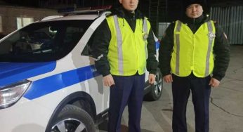 На улице семь градусов: полицейские раздетые прыгнули в воду, для спасения 17-летнего костанайца