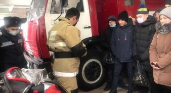 На экскурсию к пожарным пришли ученики 10 и 11 классов Карасуской общеобразовательной школы