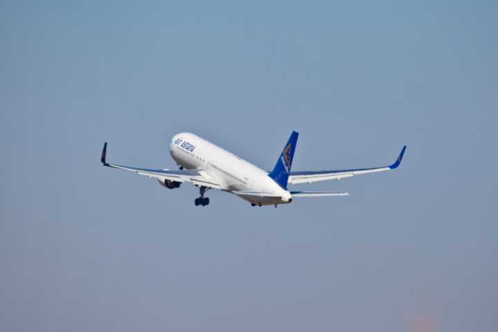 Air Astana полностью приостанавливает авиасообщение с Россией