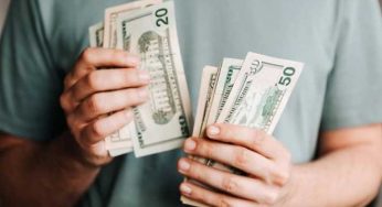 Почем продают доллар в обменниках РК 25 июля после выходных